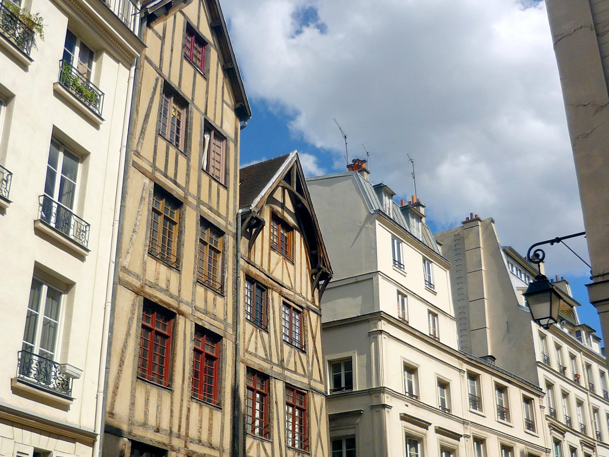 Half-timbered houses on rue Francois Miron, Paris © French Moments