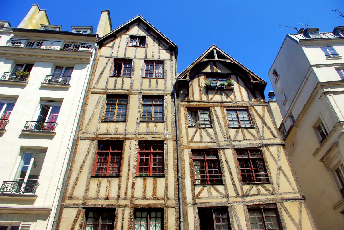 Half-timbered houses on rue Francois Miron, Paris © French Moments