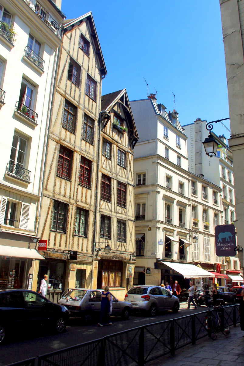 Rue François Miron, Paris © French Moments