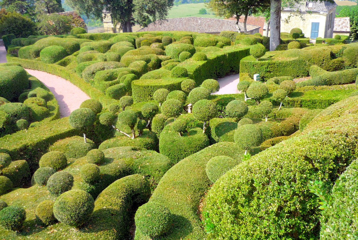 romantic destinations in France: The gardens of Marqueyssac © French Moments
