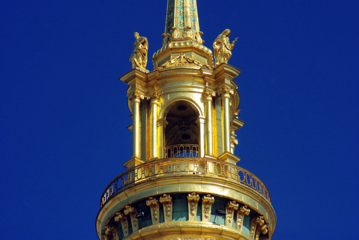 The pinnacle of the Dome church of Les Invalides © French Moments