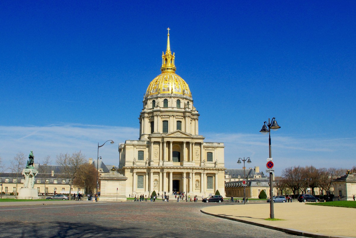 The Dome church of the Hôtel des Invalides seen from Place Vauban Paris © French Moments