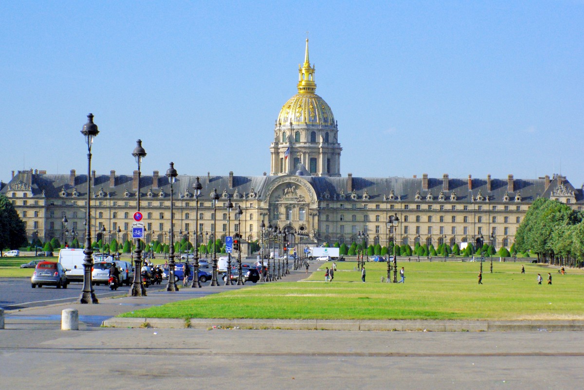 The esplanade des Invalides, Paris © French Moments