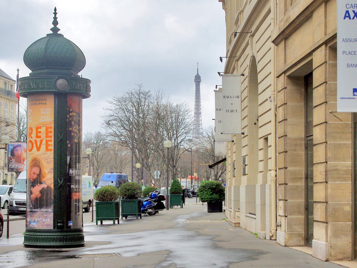 Morris Column, Avenue Matignon, 8th arrt Paris © French Moments