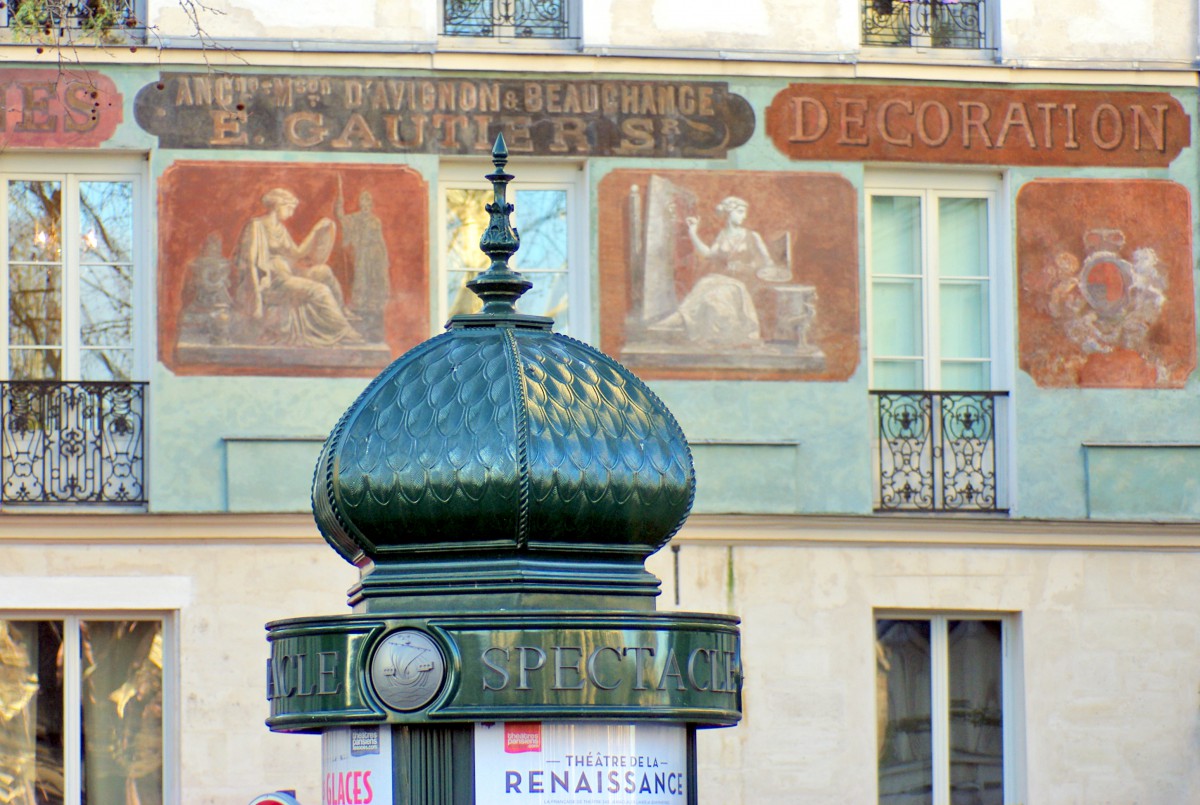 Morris Column, Quai de la Tournelle, 5th arrt of Paris © French Moments