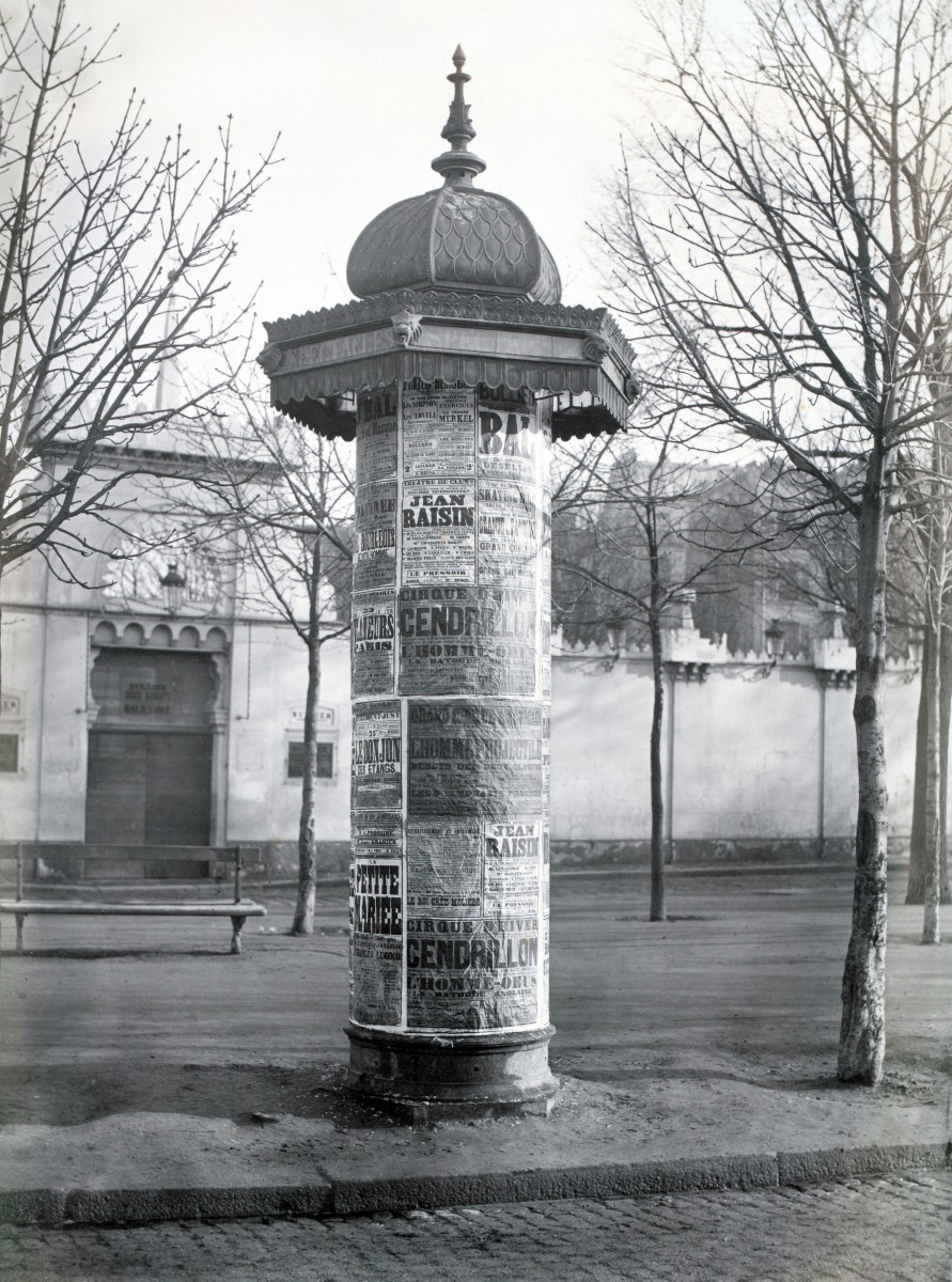 Morris Column ca. 1865 in Avenue de l'Observatoire Paris
