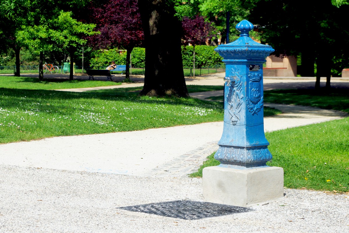 Wallace Fountain in the Parc de la Butte du Chapeau Rouge (19th arrt) © French Moments