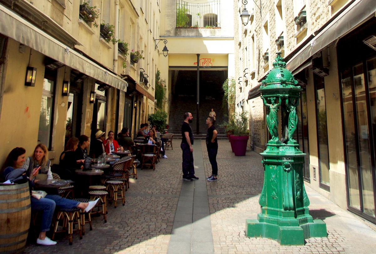 Wallace Fountain in rue Volta (3rd arrt) © French Moments