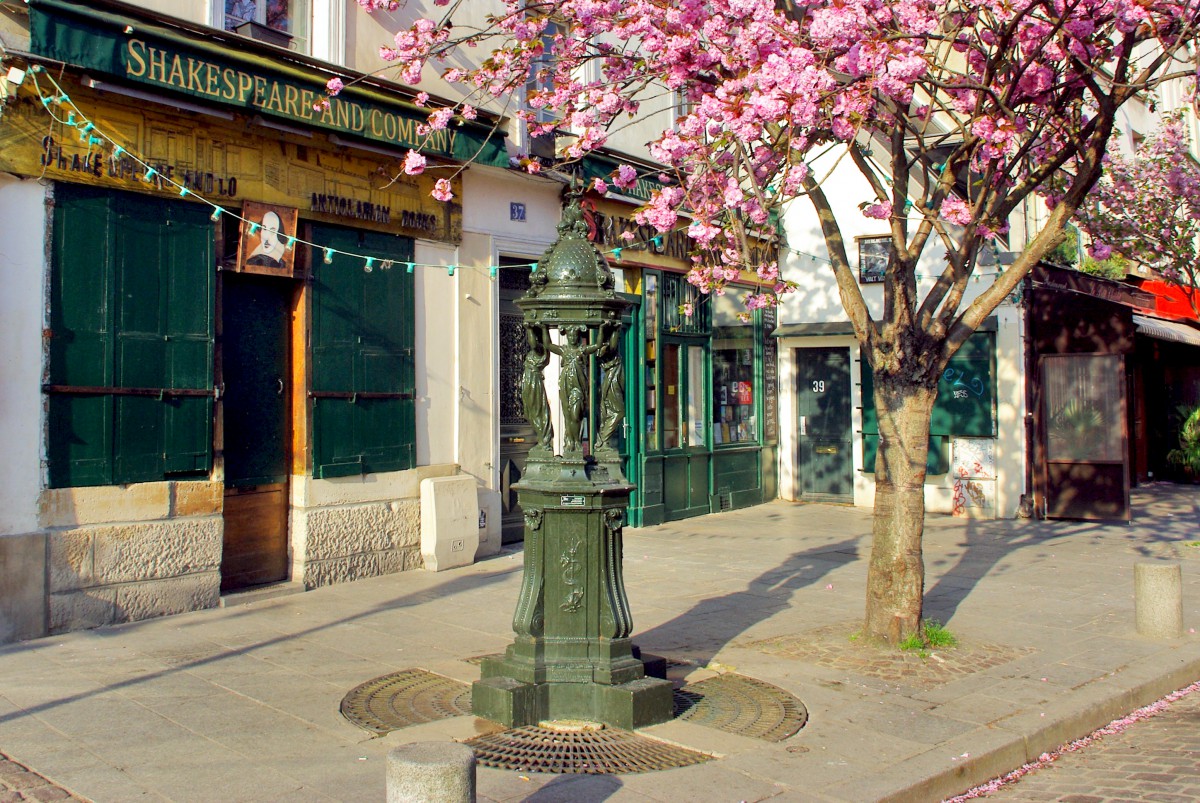 Wallace Fountain in Rue de la Bucherie (5th arrt) © French Moments