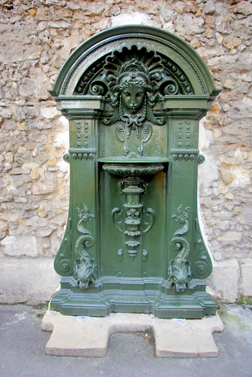 Wallace Fountain in rue Geoffroy Hilaire (5th arrt) © French Moments