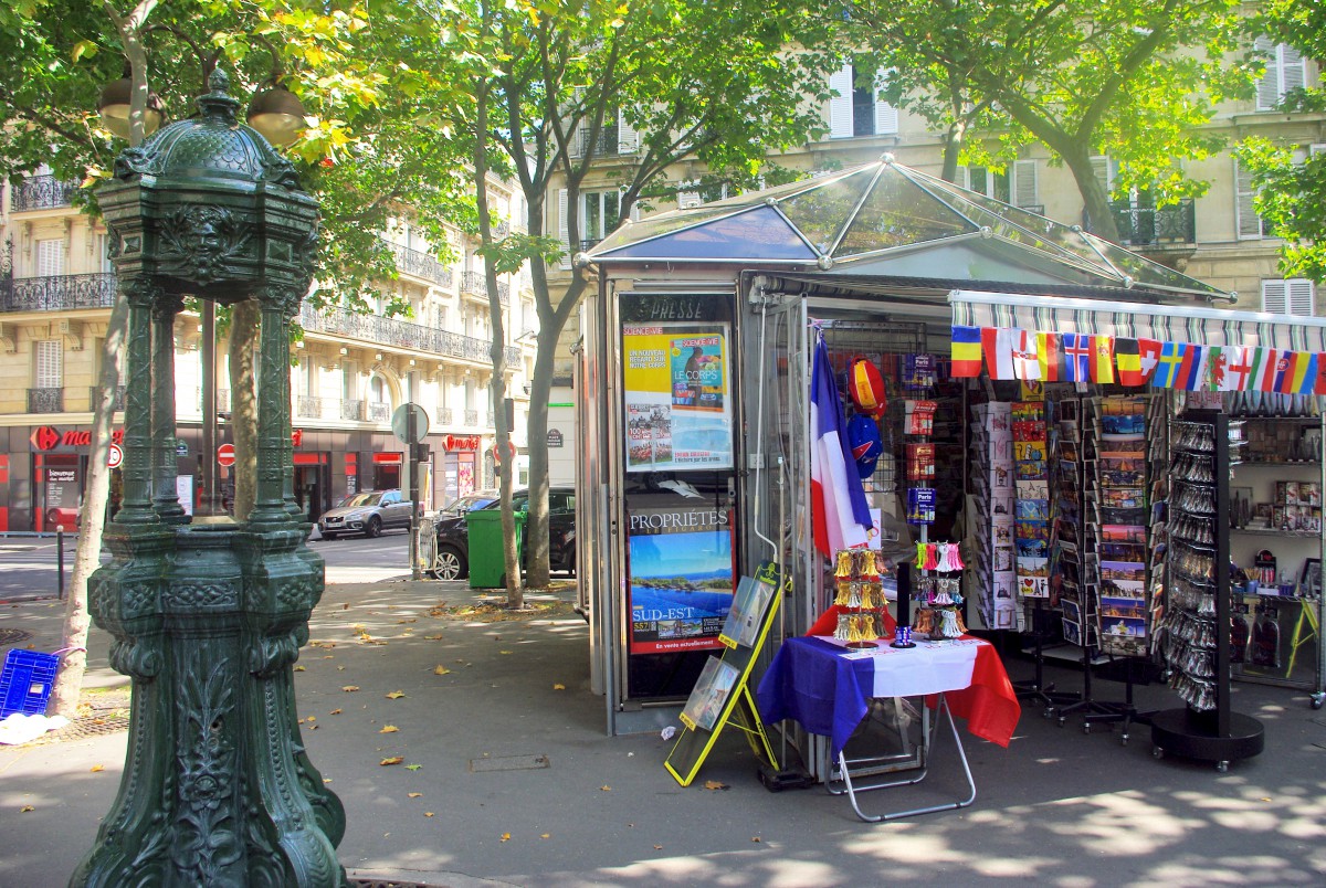 Wallace fountain in Place Tristan Bernard (17th arrt) © French Moments