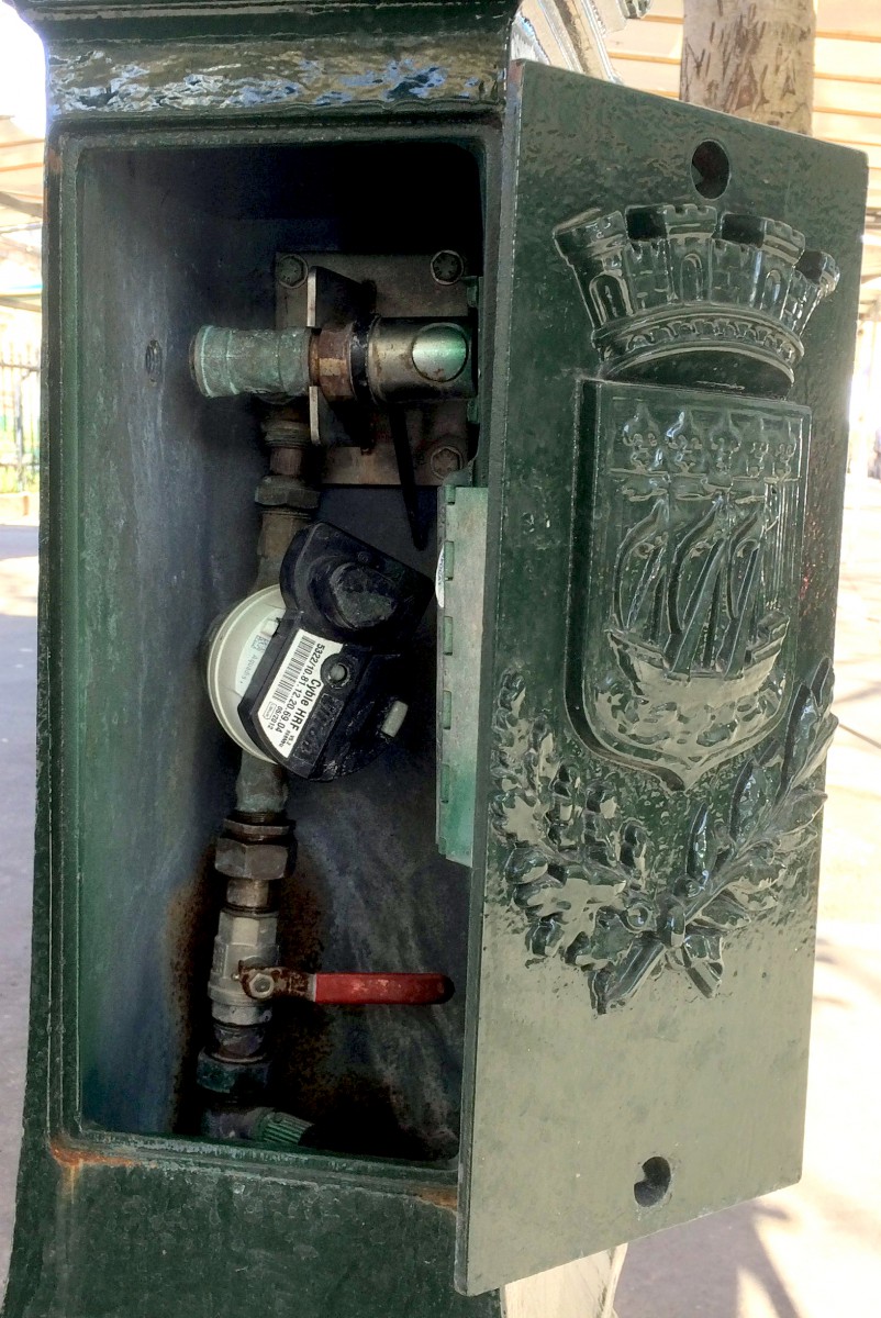 Inside a Wallace fountain (Place d'Anvers, 9th arrt) © French Moments