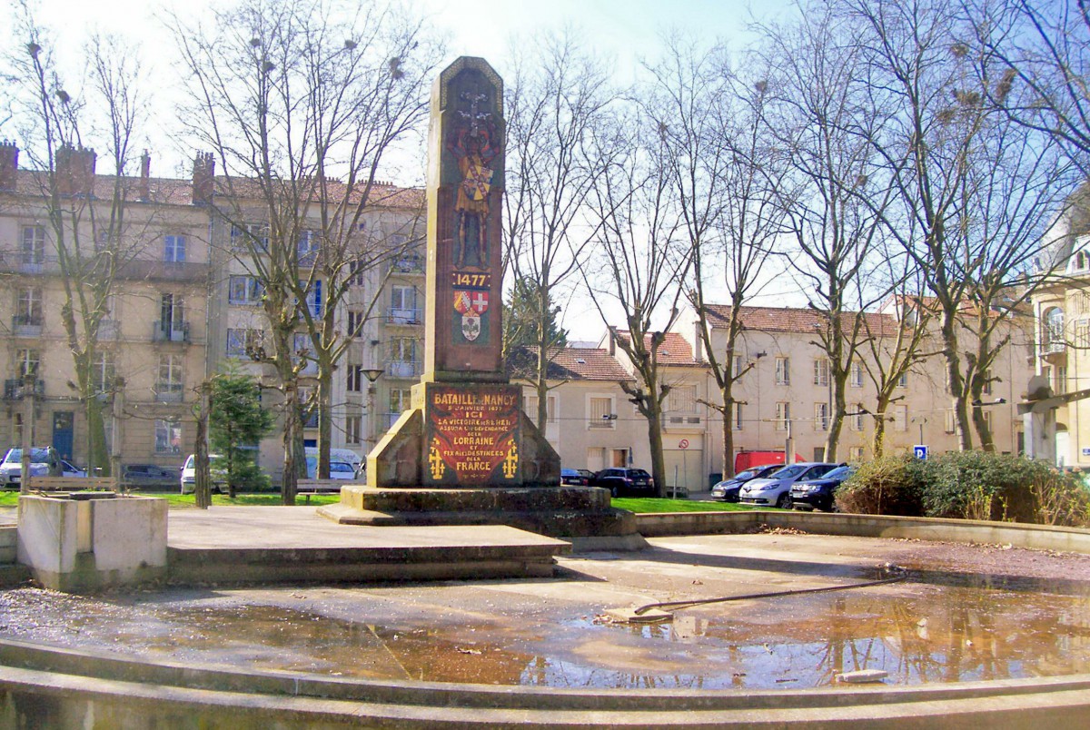Place de la Croix de Bourgogne © French Moments