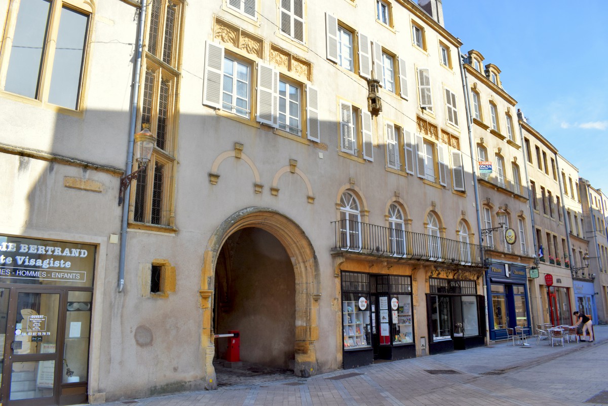 Rue de la Fontaine Metz © French Moments