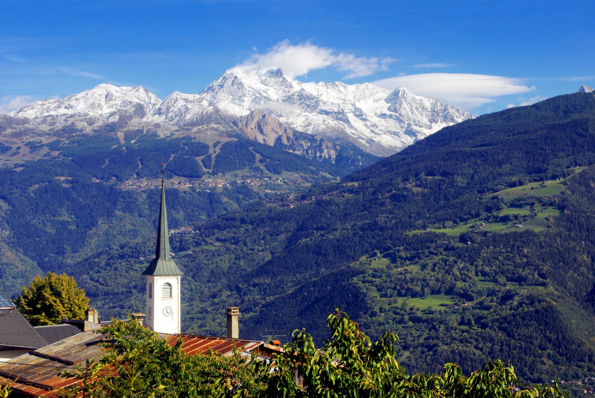 Seasons of the year in France - summer in the French Alps © French Moments