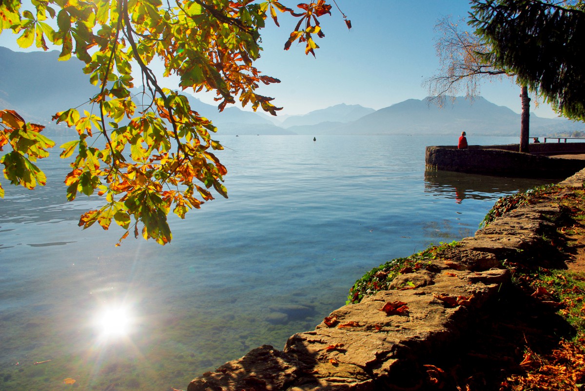 Lake Annecy in Autumn © French Moments