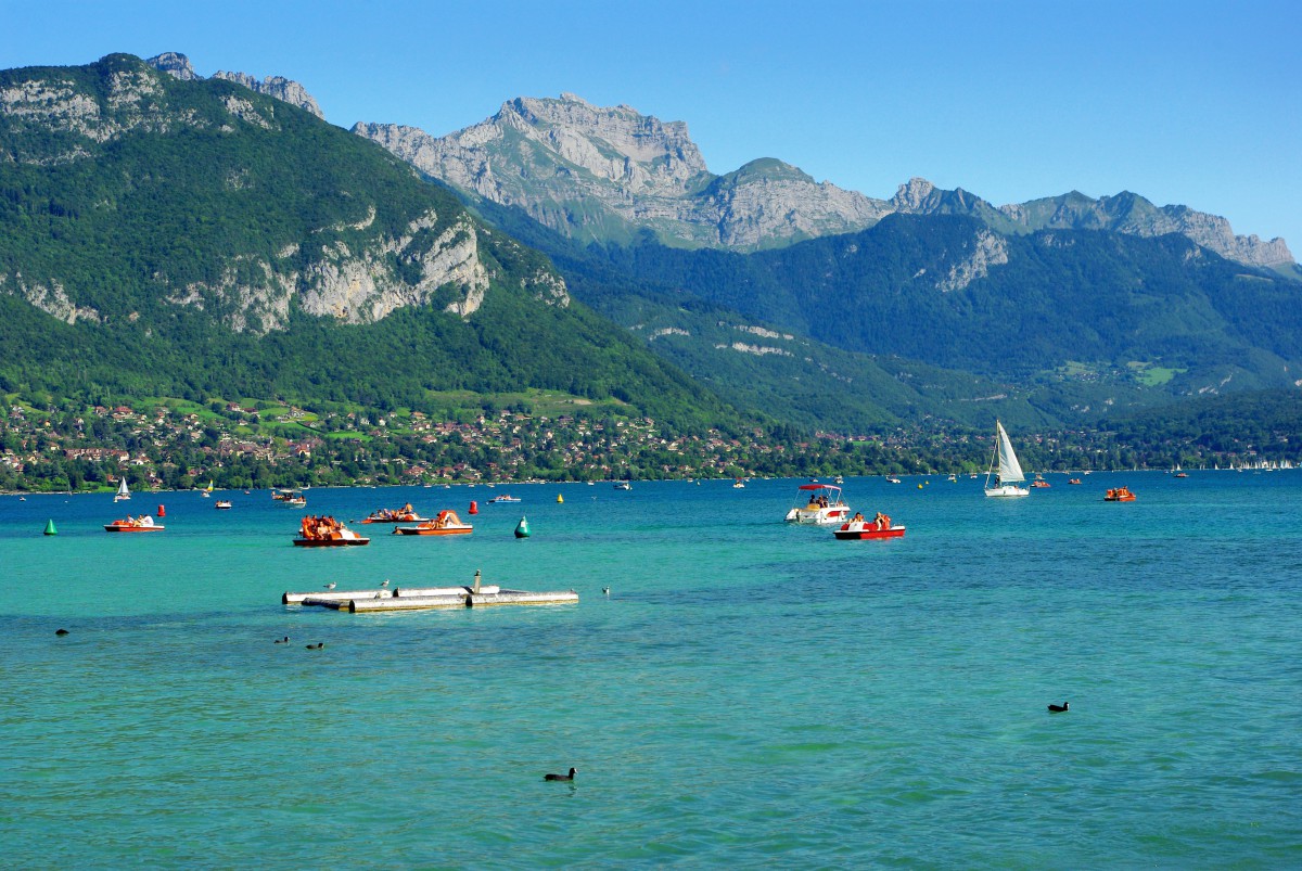 Annecy lakeshore (Jardins de l'Europe) © French Moments