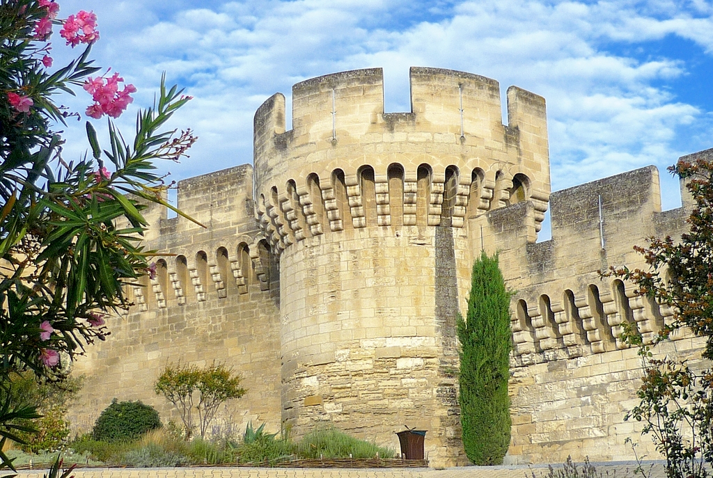 The ramparts of Avignon © French Moments