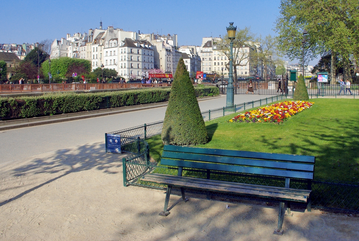 Benches of Paris © French Moments