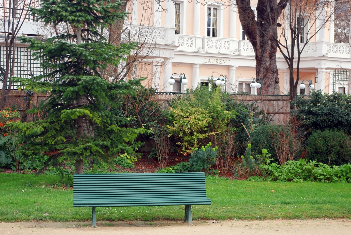 Benches of Paris © French Moments