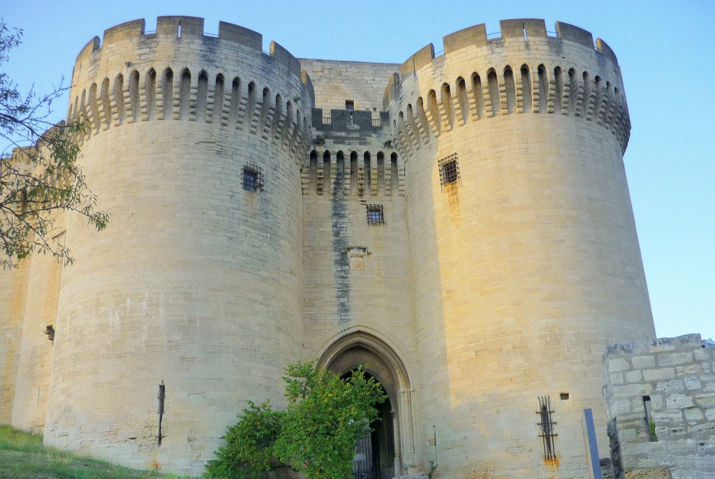 The gateway of Fort St. André, Villeneuve-lès-Avignon © French Moments