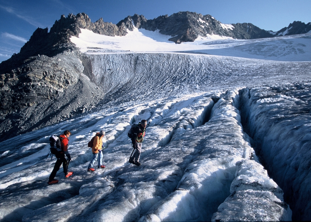 Hiking in the glaciers © F Oddoux - OT Val Thorens