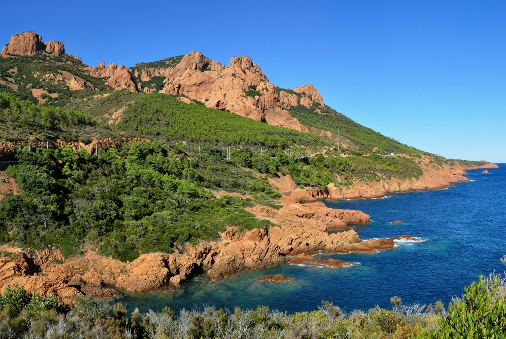 The Esterel coast © Tobi 1987 - licence [CC BY-SA 3.0] from Wikimedia Commons