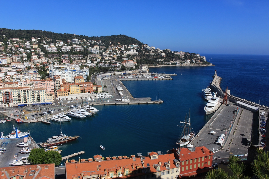 Nice Port © Rosanna Delpiano - licence [CC BY-SA 4.0] from Wikimedia Commons
