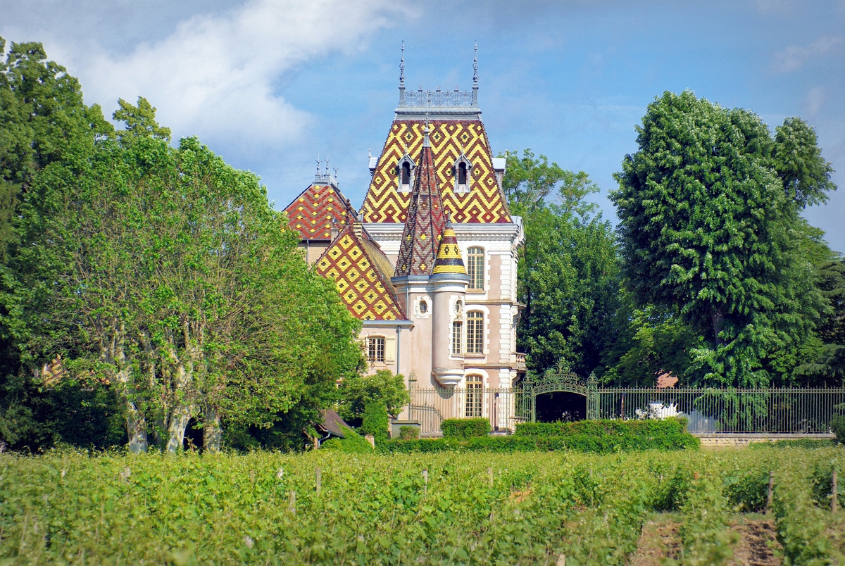 The château of Aloxe-Corton in Burgundy © French Moments
