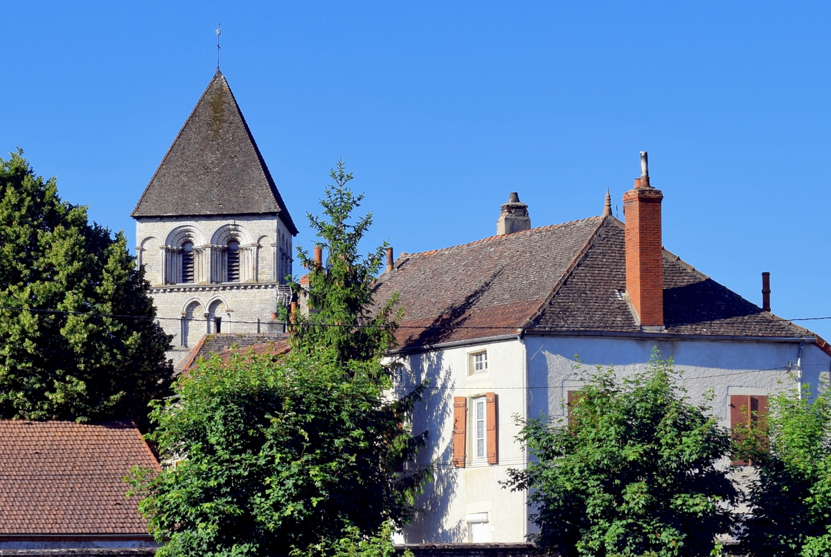 The Romanesque church of Chagny © French Moments