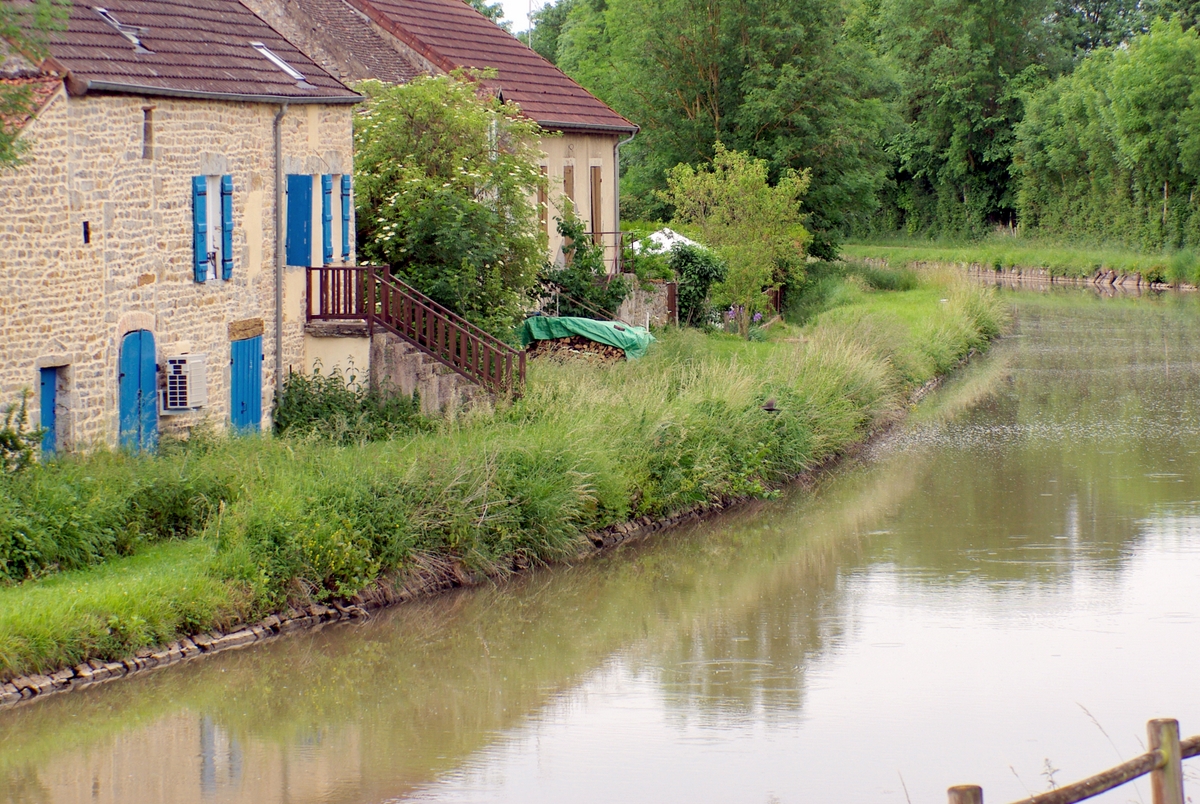 The Canal du Centre at Saint-Gilles © French Moments