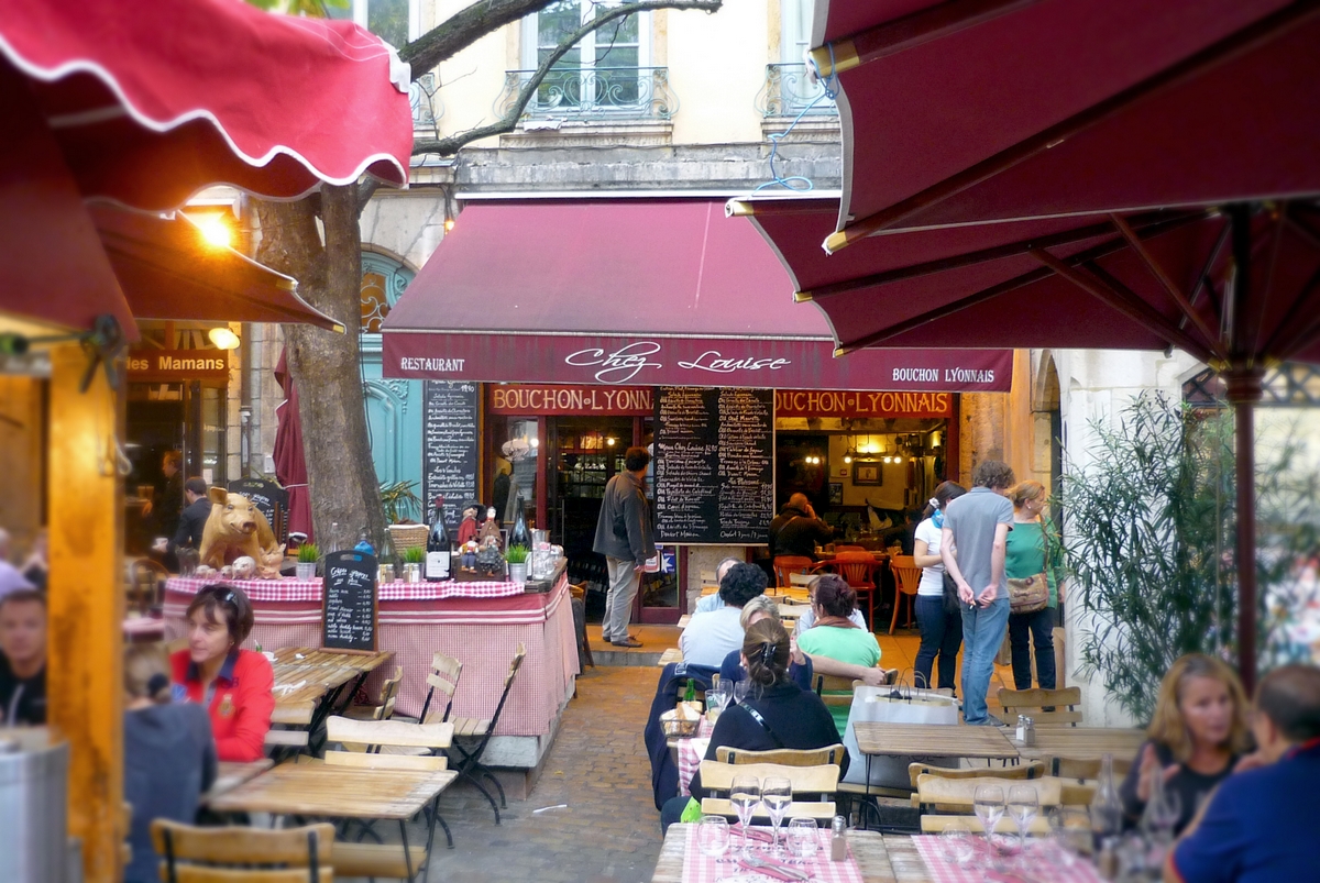A bouchon in the old town of Lyon © French Moments