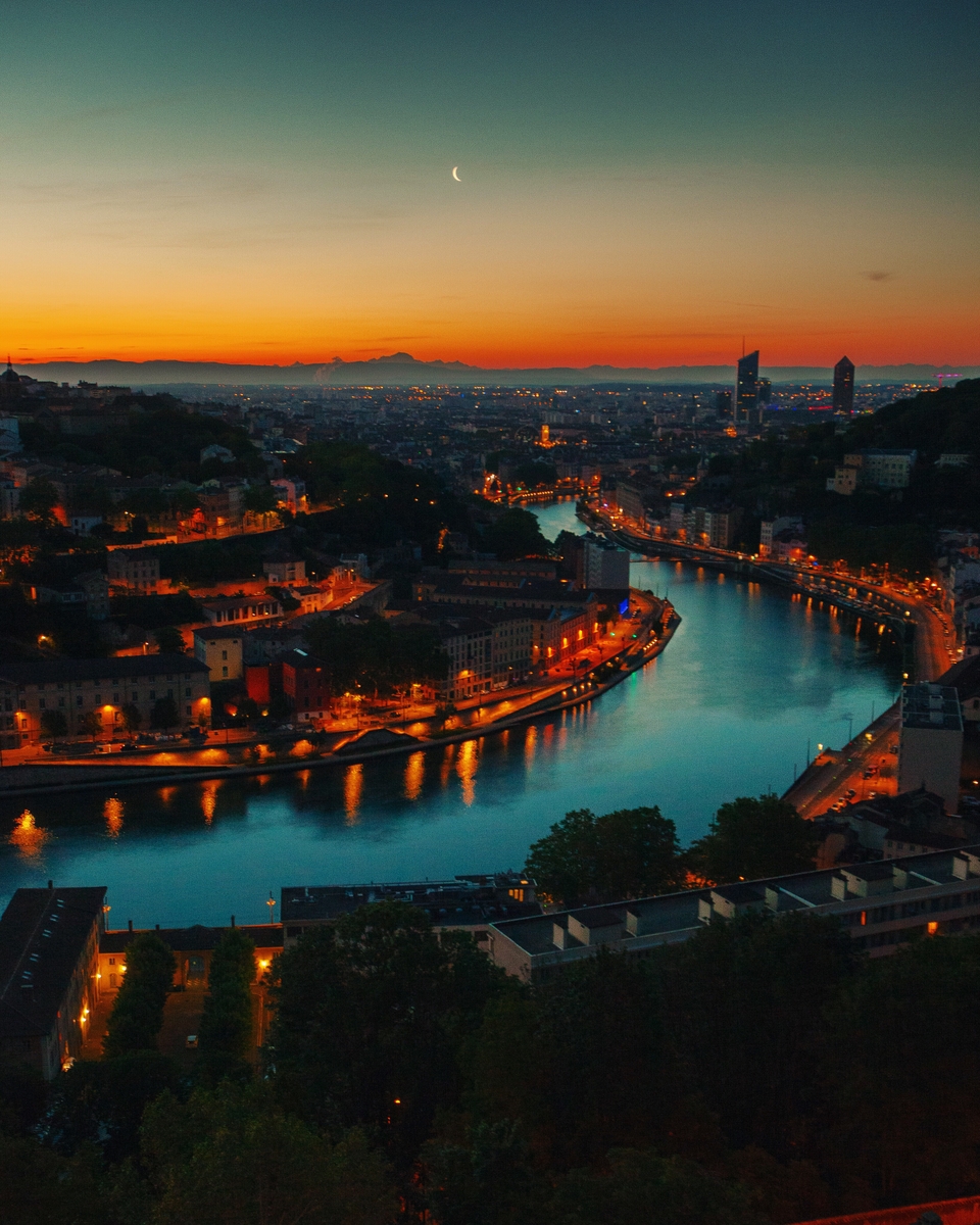 Lyon at sunset - Photo by @Cheggy via Twenty20