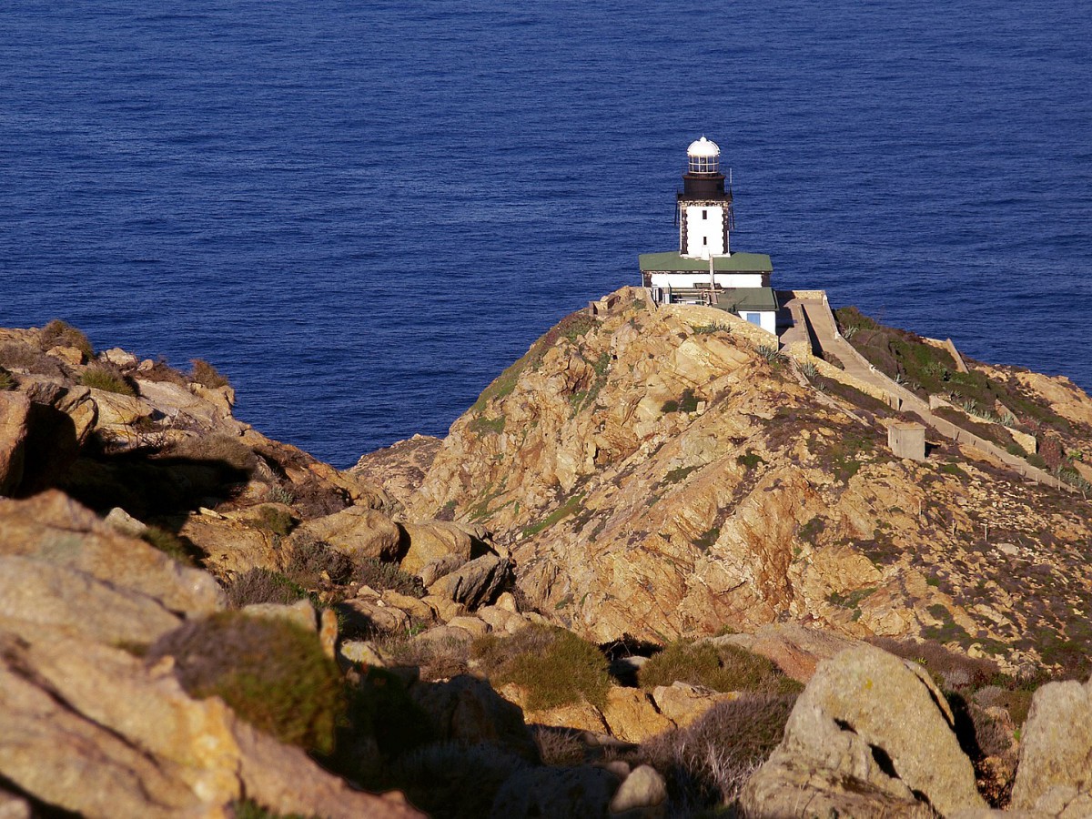 Phare Revellata © Pierre Bona - licence [CC BY-SA 3.0] from Wikimedia Commons