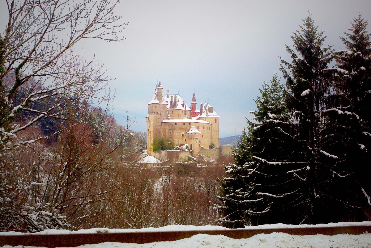 Menthon Castle in Winter © French Moments