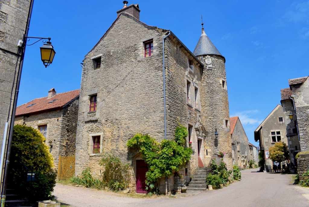 Châteauneuf - The sheep house © French Moments