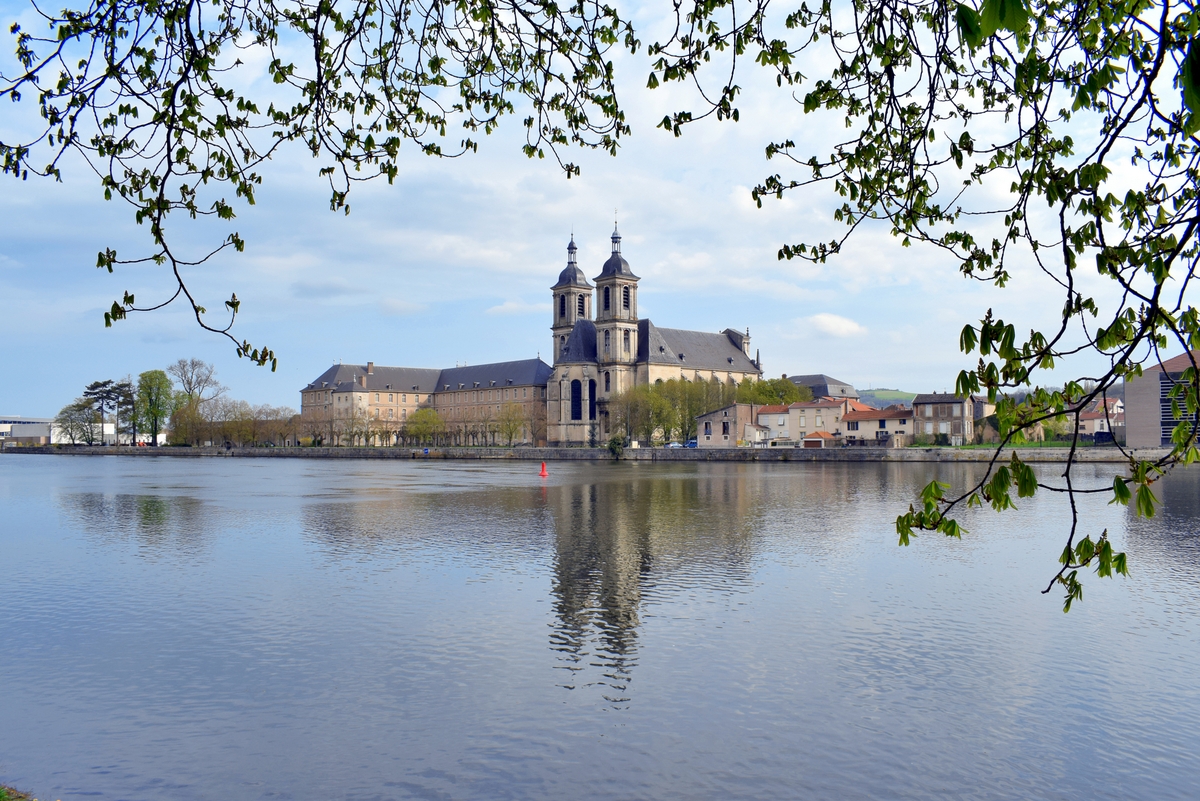 Moselle Valley - Photos of Spring in Lorraine - Pont-à-Mousson © French Moments