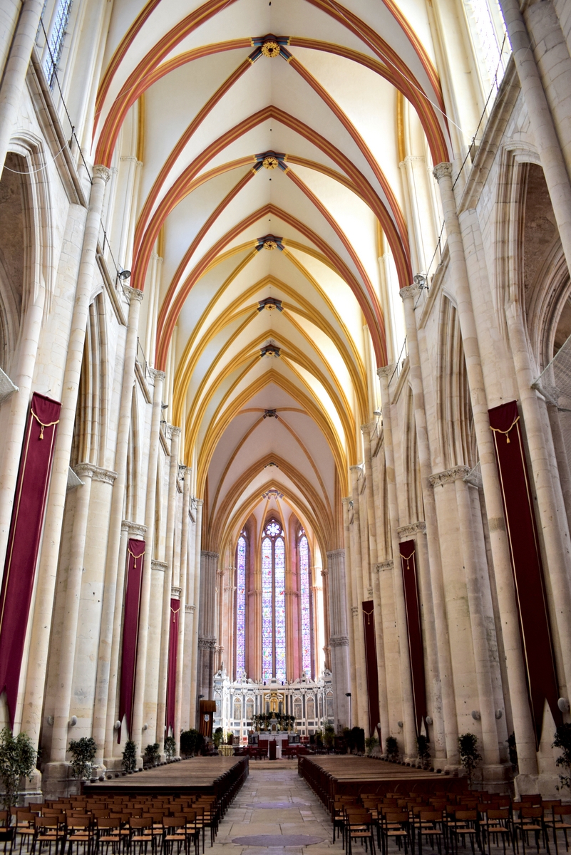 The nave of Toul Cathedral © French Moments