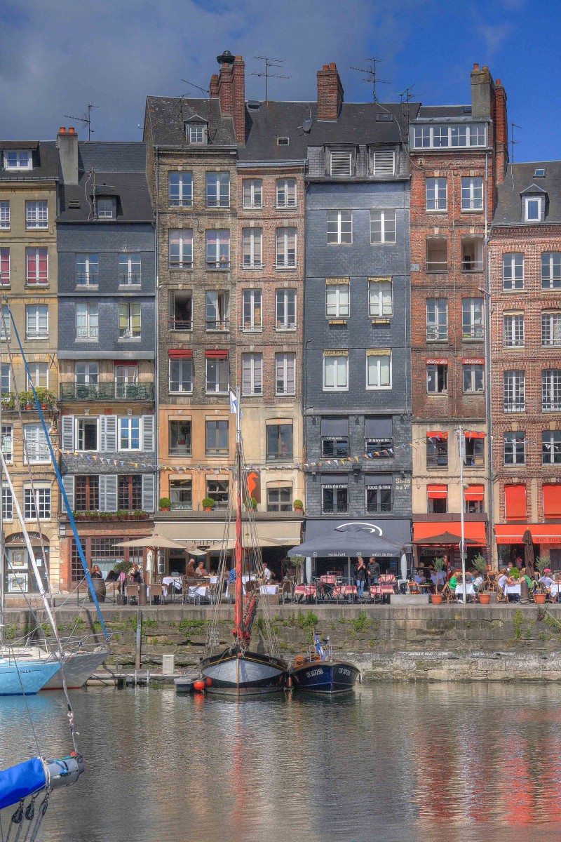The high-rise houses, Honfleur © Pir6mon - licence [CC BY-SA 3.0] from Wikimedia Commons