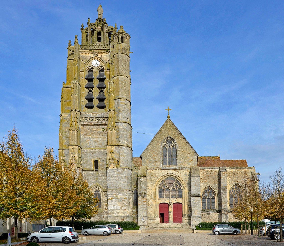 St-Laurent Church in Nogent-sur-Seine - licence [CC BY-SA 3.0] from Wikimedia Commons