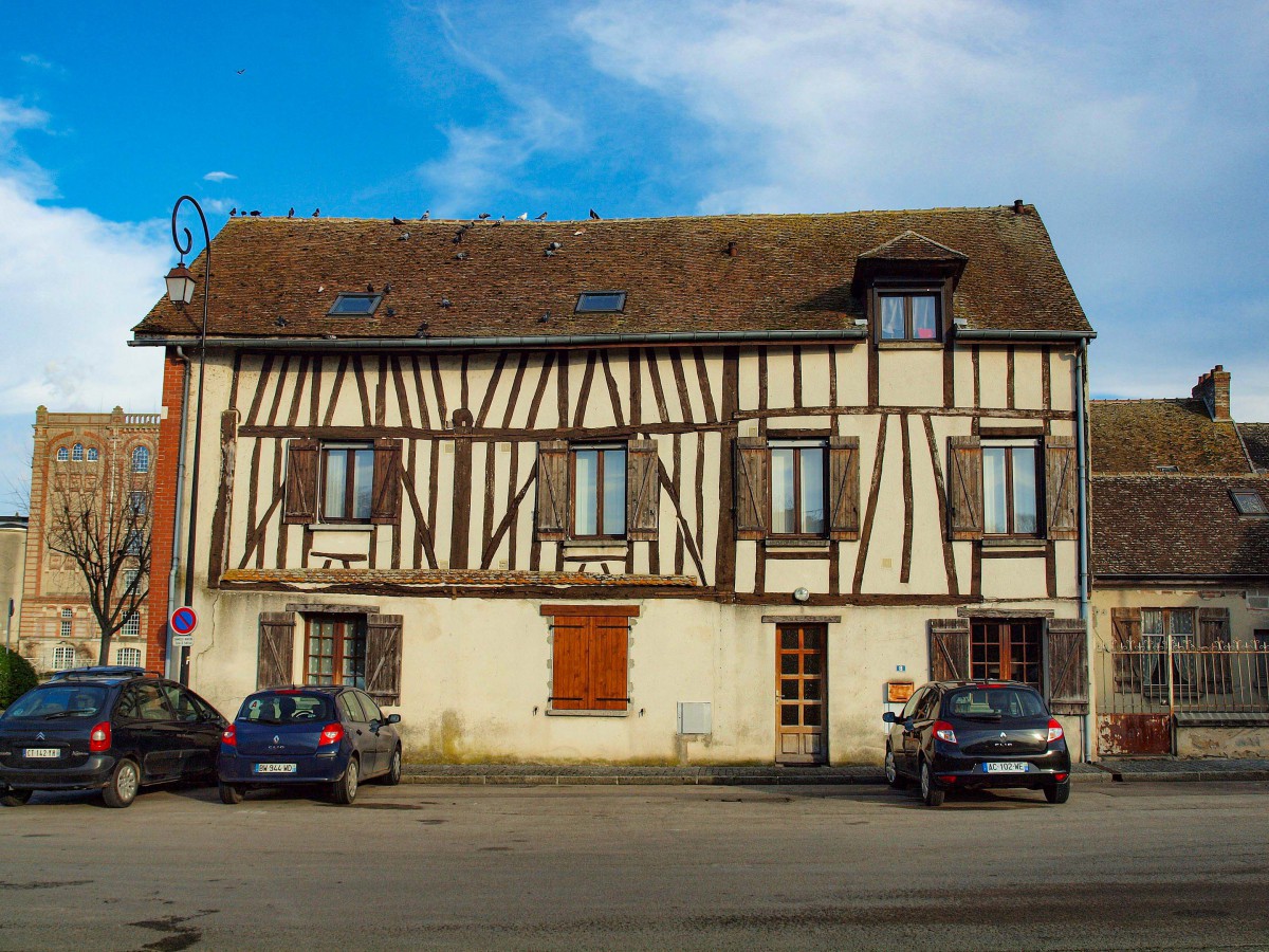 Half-timbered house in Nogent-sur-Seine © François Goglins - licence [CC BY-SA 4.0] from Wikimedia Commons