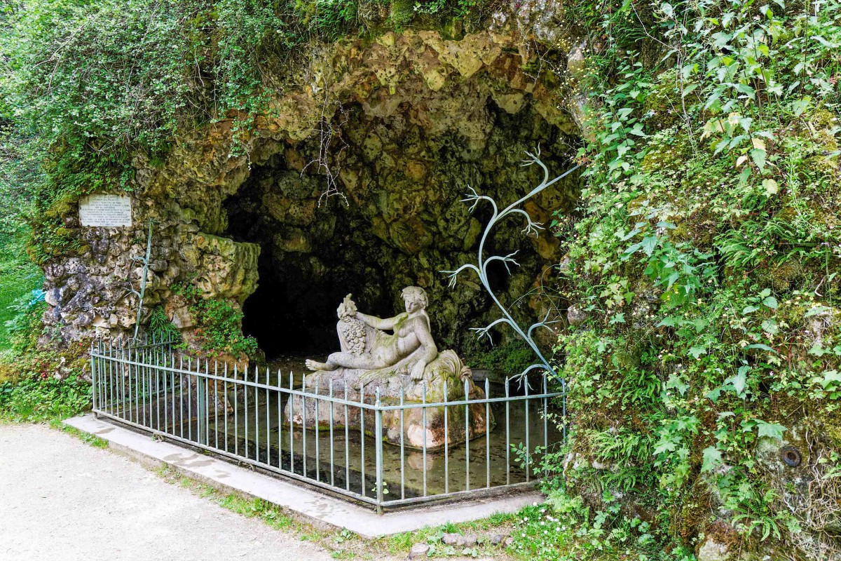 The grotto at the Source of the Seine © Thesupermat - licence [CC BY-SA 3.0] from Wikimedia Commons
