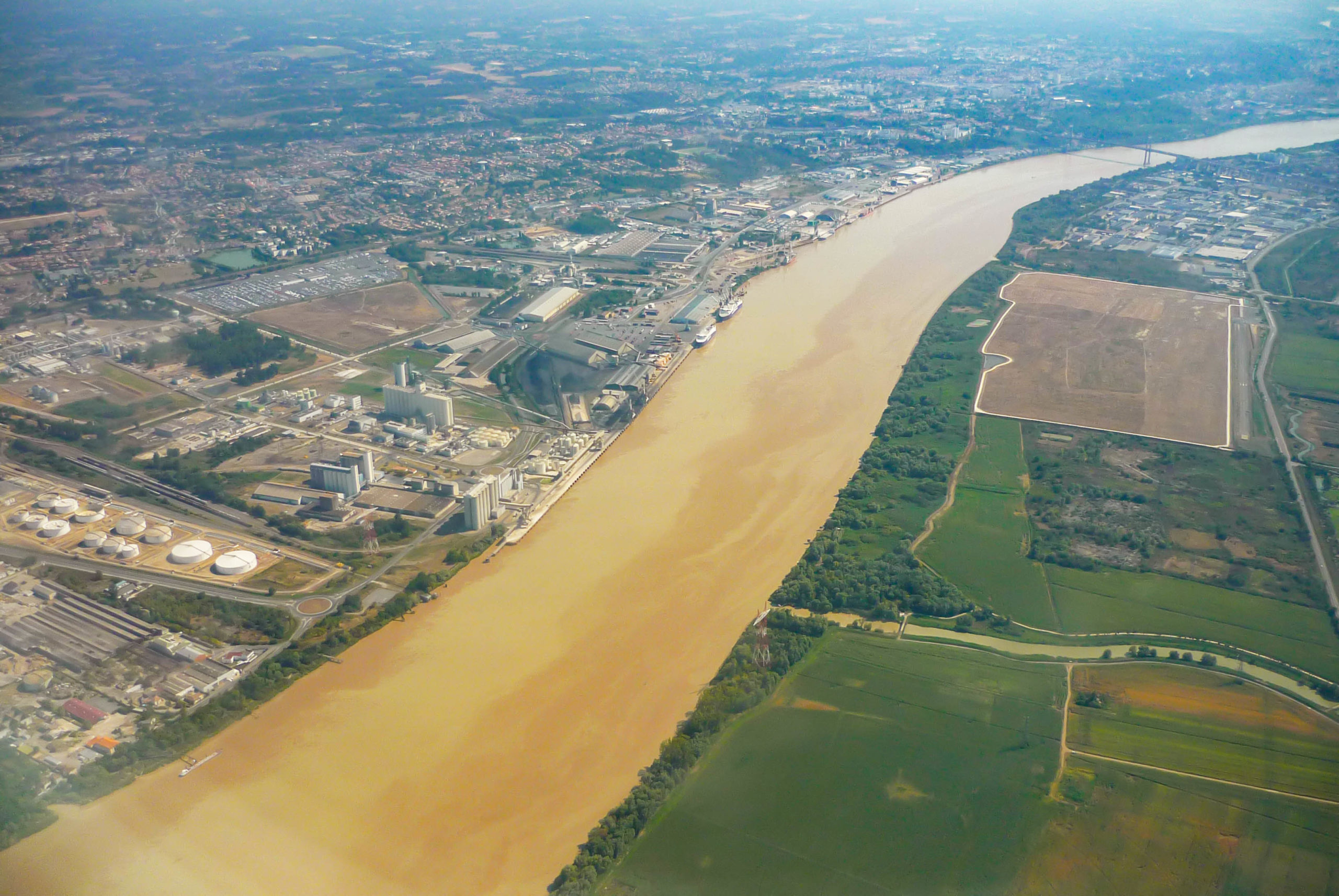The Garonne north of Bordeaux on its way to the Gironde estuary © French Moments