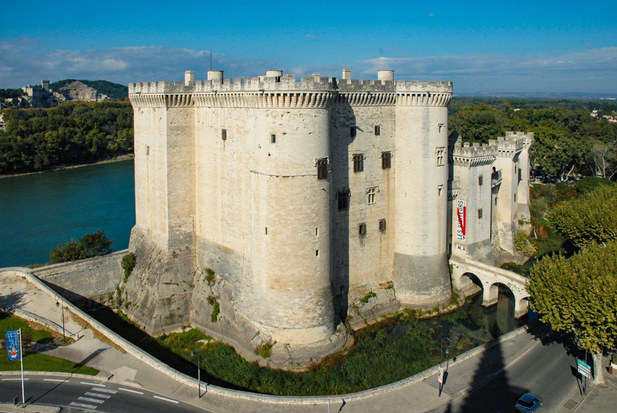 Tarascon Castle © Gérard MARIN - licence [CC BY 2.5] from Wikimedia Commons