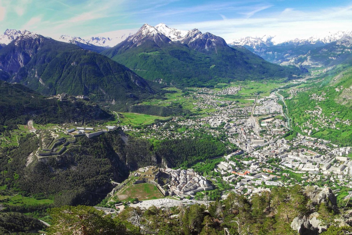 Briançon Panorama from the Croix de Toulouse © Etienne Baudon - licence [CC BY-SA 3.0] from Wikimedia Commons