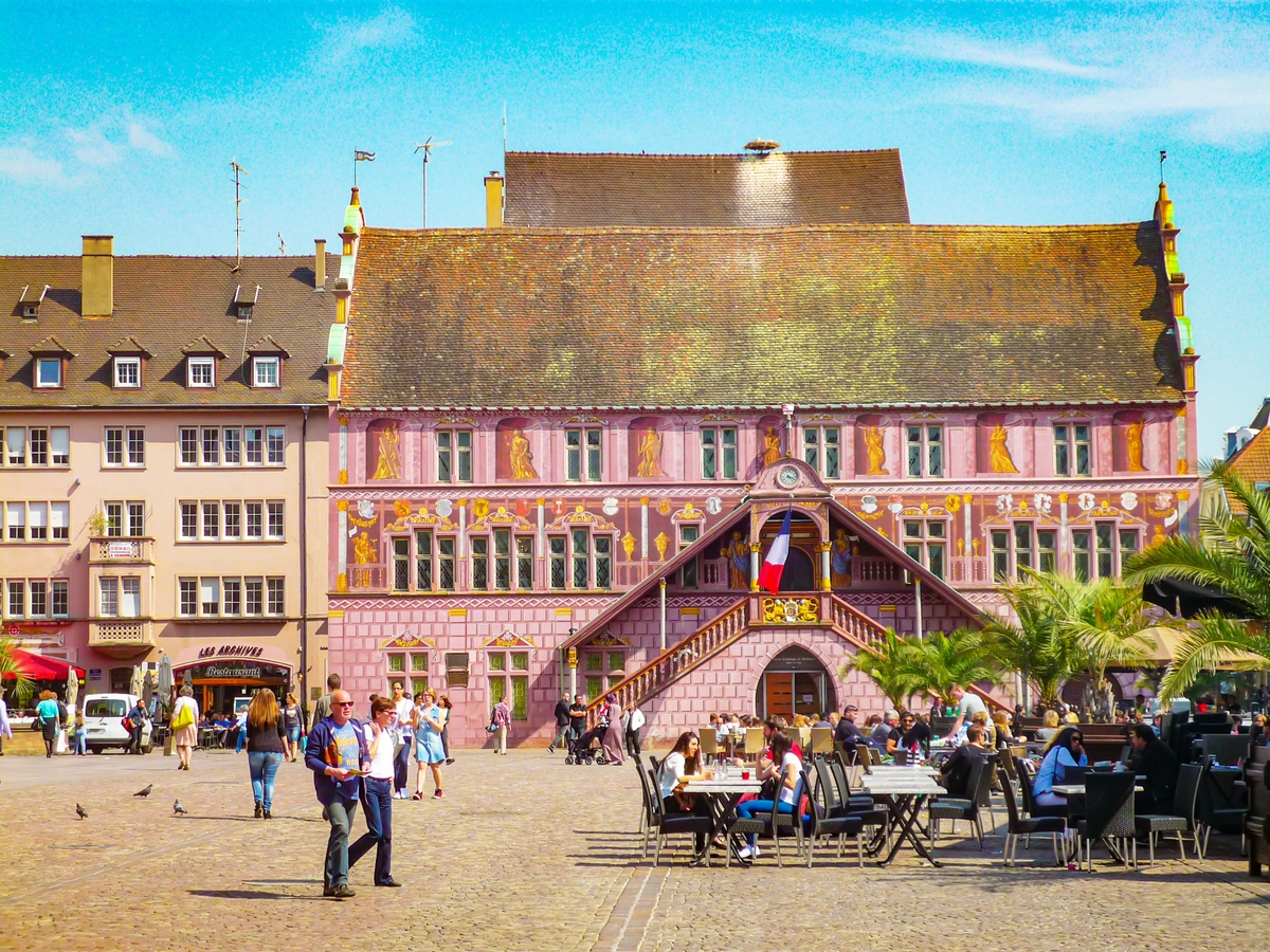Renaissance Houses in Alsace - the old town hall of Mulhouse © French Moments