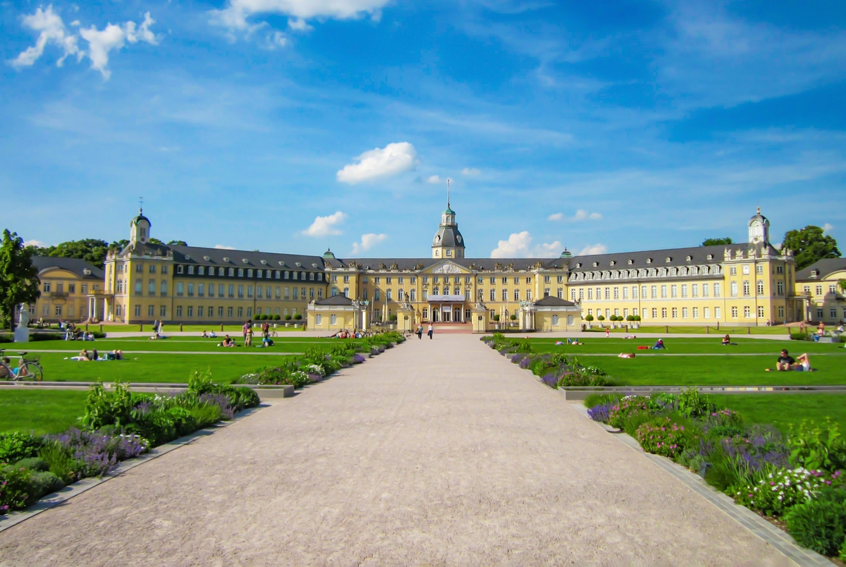 The castle of Karlsruhe © AnRo002 - licence [CC0] from Wikimedia Commons