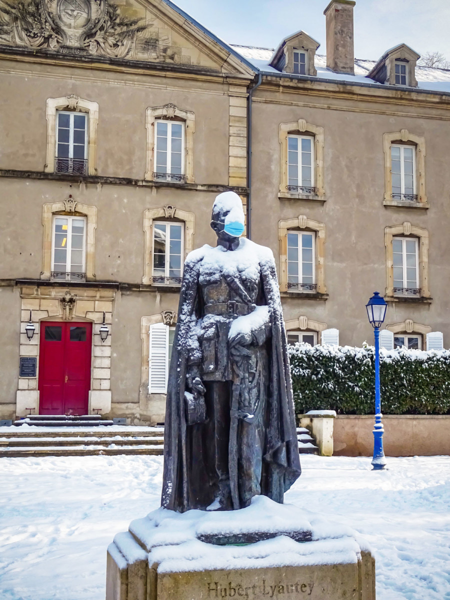Marshall Lyautey in the snow and... masked! © French Moments