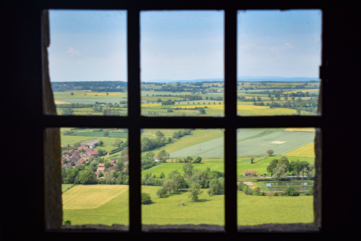 Room with a view of the Auxois from the castle © French Moments