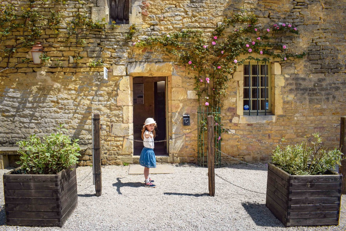 Châteauneuf entrance © French Moments